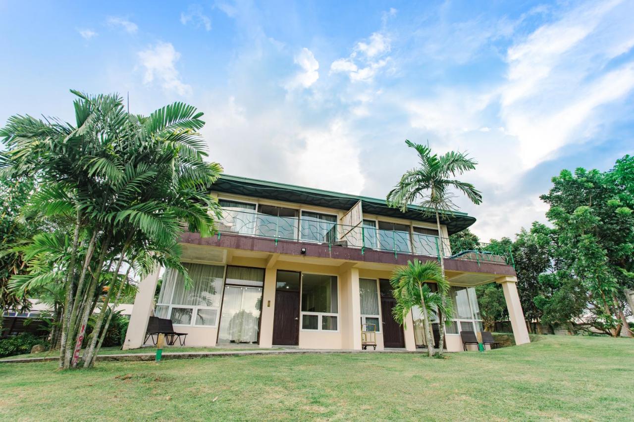 The Park - Silang Hotel Exterior photo