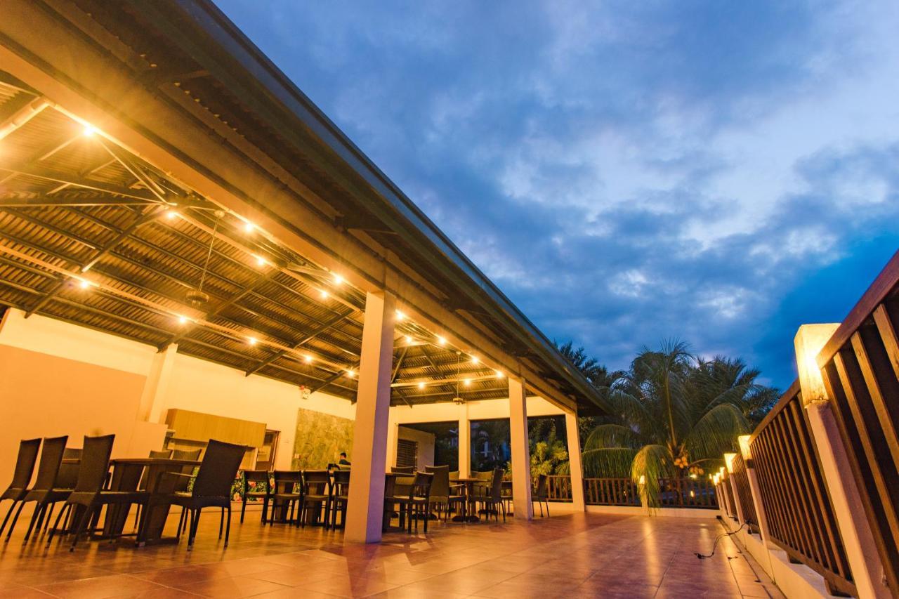 The Park - Silang Hotel Exterior photo