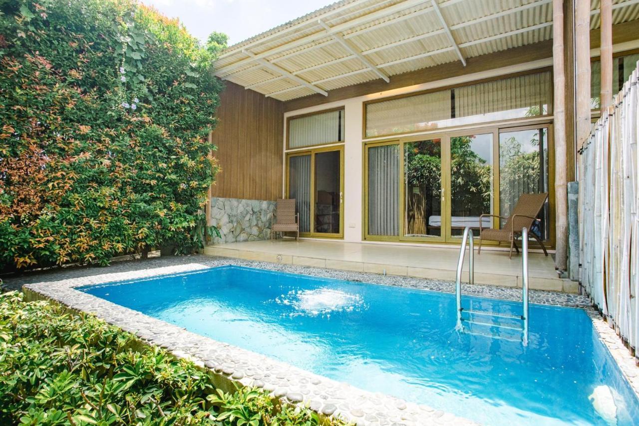 The Park - Silang Hotel Exterior photo