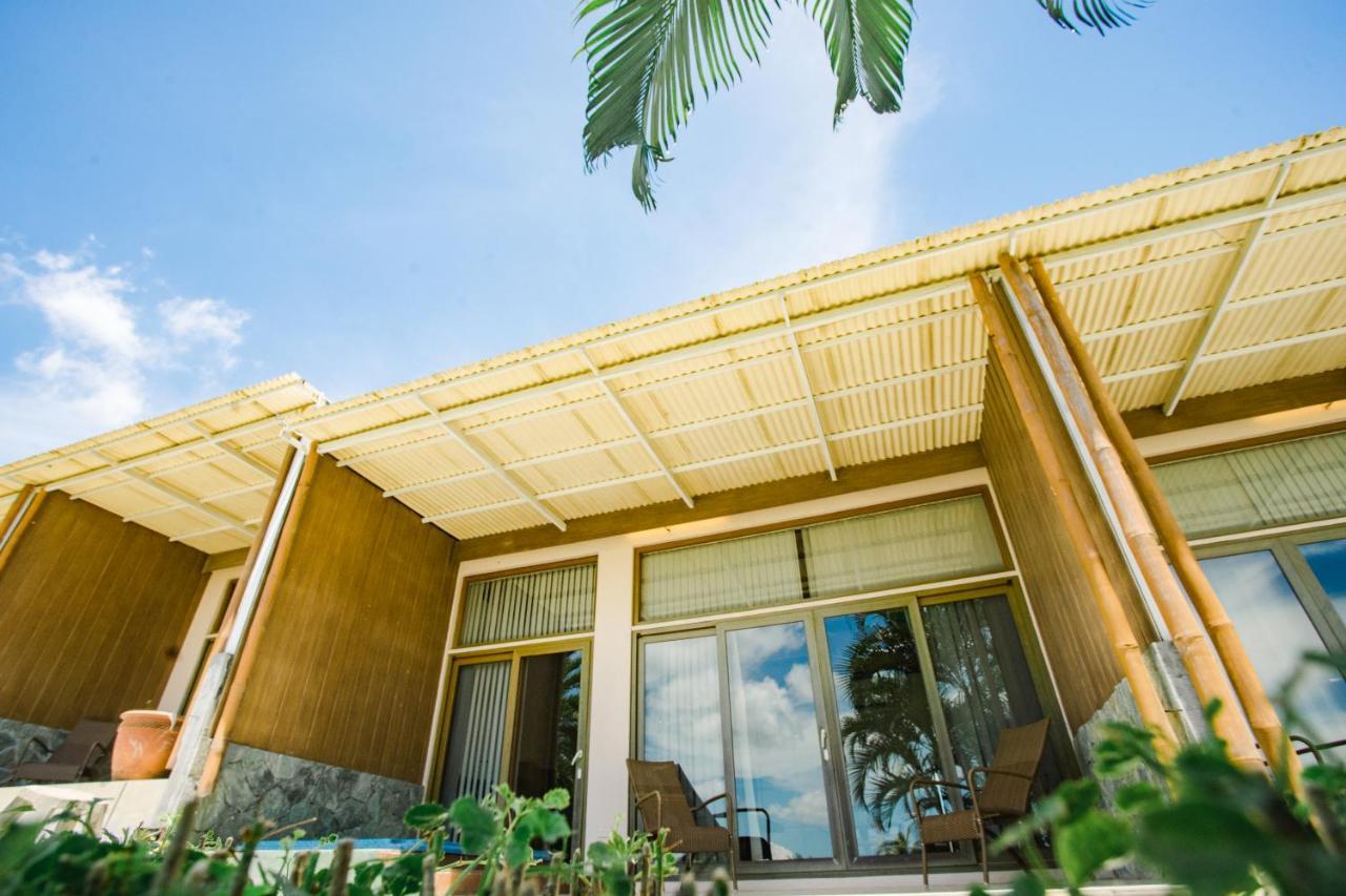 The Park - Silang Hotel Exterior photo